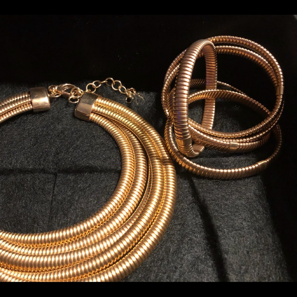 G.I.L.I NECKLACE BRACELET SET